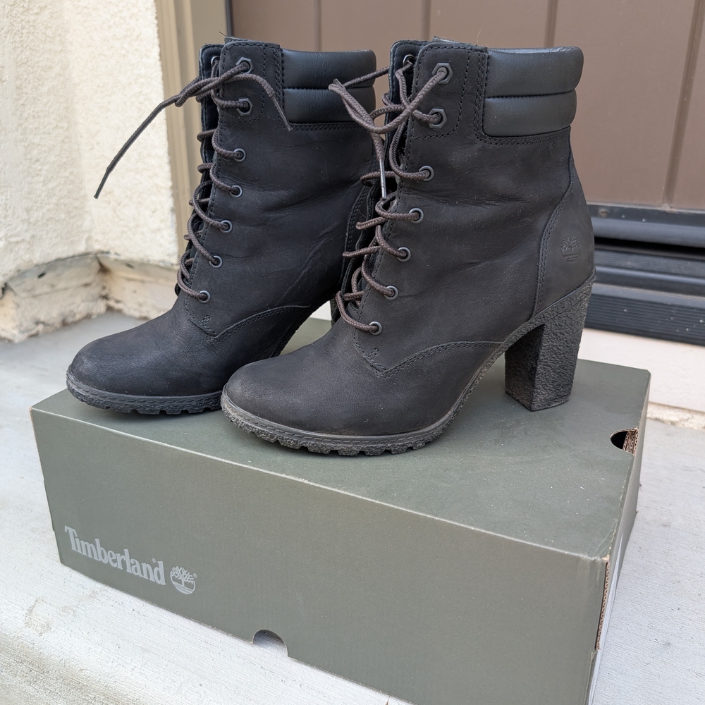 Timberland Black Heeled Boots with Modern Silhouette - Picture 6 of 7
